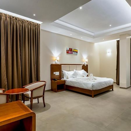 Готель Grand Regal Chandoli Екстер'єр фото
