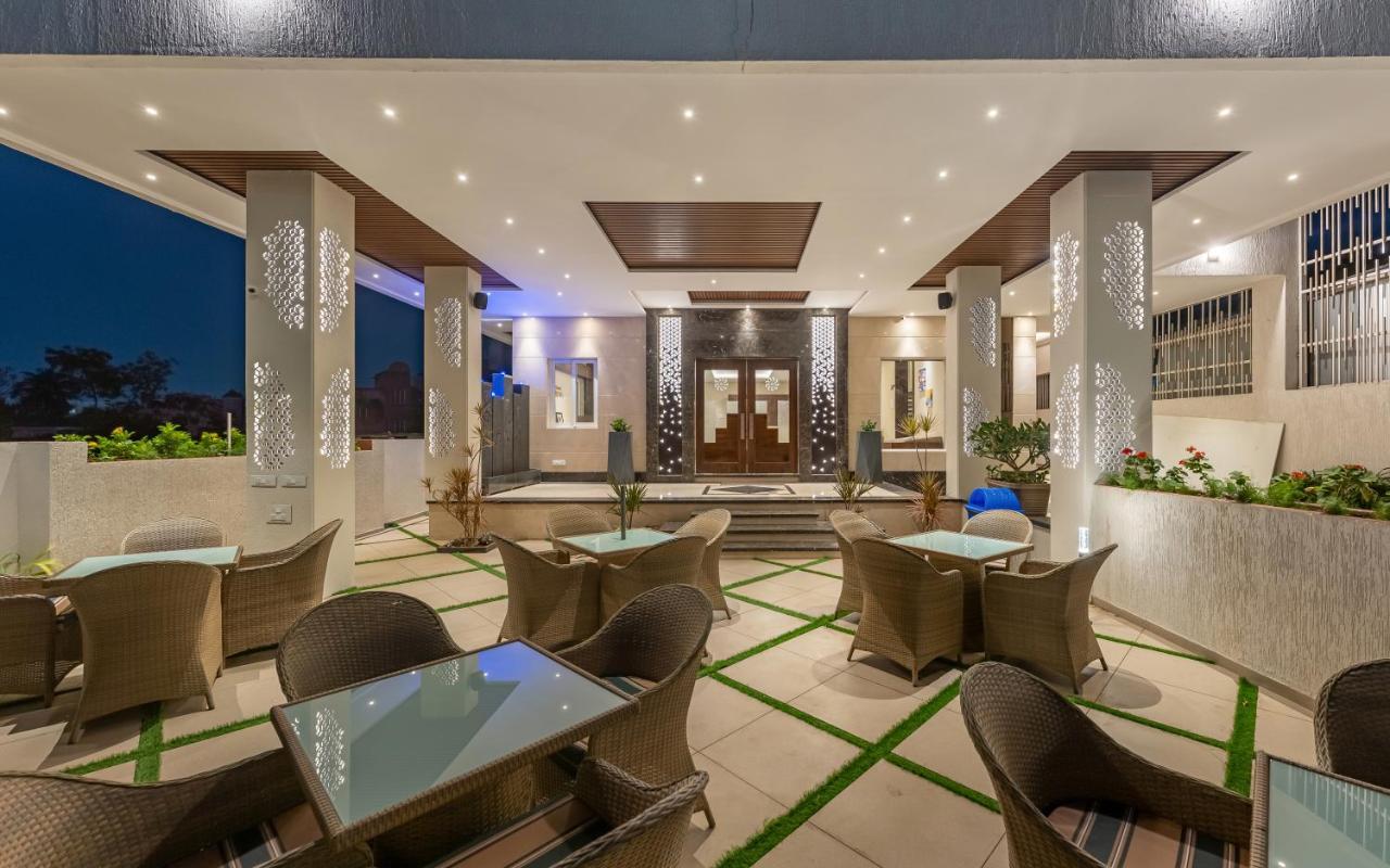 Готель Grand Regal Chandoli Екстер'єр фото
