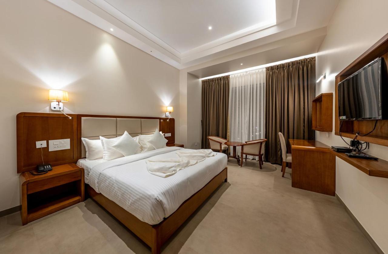 Готель Grand Regal Chandoli Екстер'єр фото
