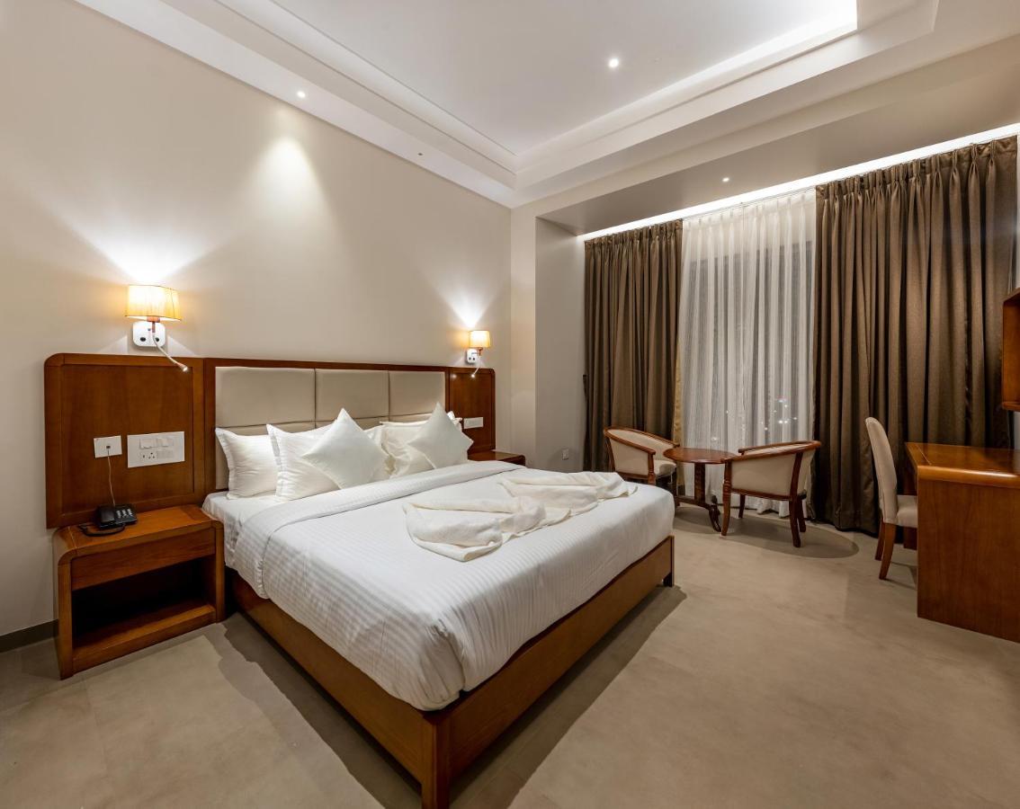 Готель Grand Regal Chandoli Екстер'єр фото
