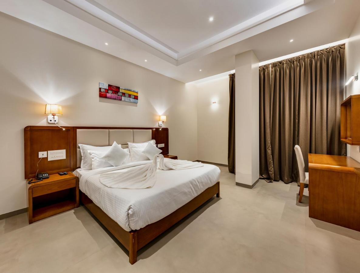 Готель Grand Regal Chandoli Екстер'єр фото