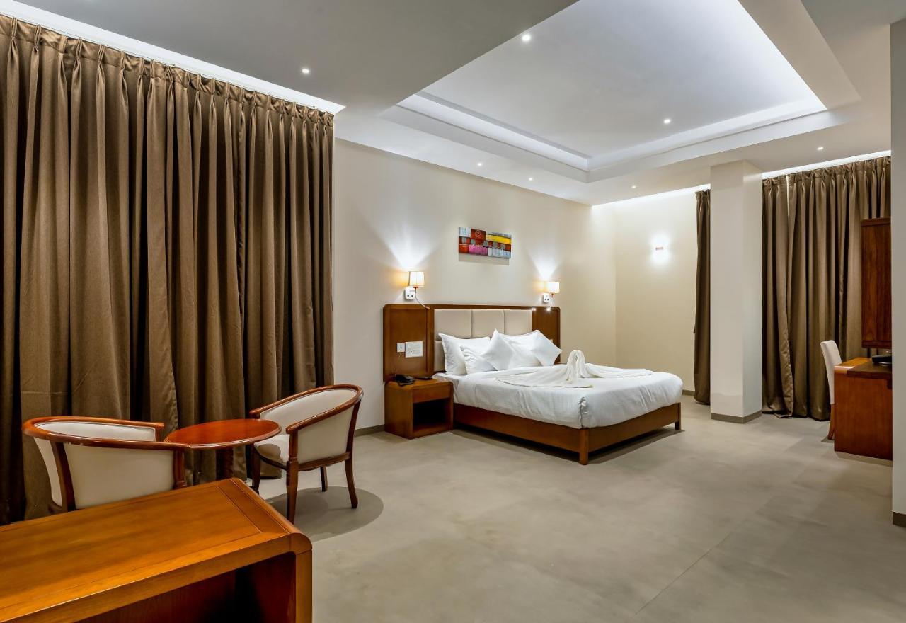 Готель Grand Regal Chandoli Екстер'єр фото